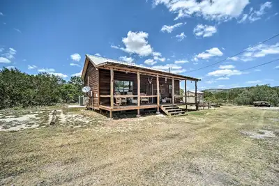 Image de 2 Rustic Cabins w\/ Porches on Remote Ranch!