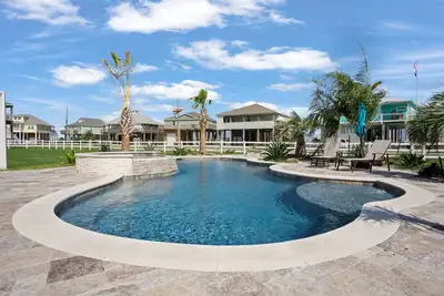 Image de Private Heated Pool & Hot Tub ~ Summer Family Fun ~ King Beds ~ Ocean View