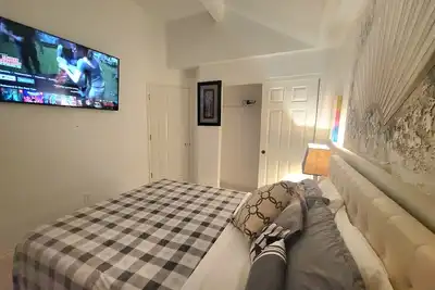 Cheery and inviting room in Kent