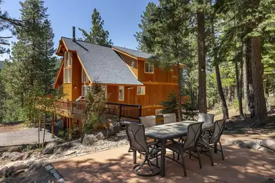 Image de Pet-Friendly Family Chalet | Secluded Truckee Escape Near Lake, Trails & Downtow