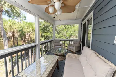 Image de New Listing! Sleeps 10 on Harbor Island - Golf Cart Available for Rent