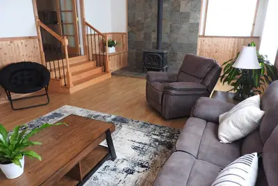 Image de Coastal Charm: Sw Oregon home on quiet 2+ acres, 5min. to the beach!