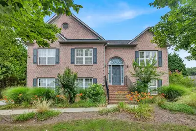 Image de Upstairs Unit w/ Balcony + Pool and tennis