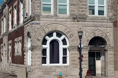 Image de The Vault  / Historical 1800s Bank 7min Off I-64. Downtown Main street