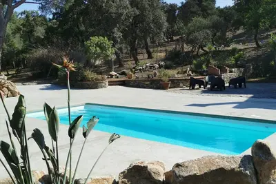 Image de Dépendance dans Mas traditionnel avec piscine