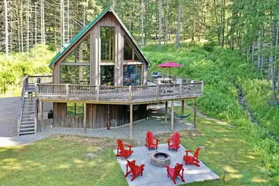 Image de The Pines on Maples~ Hot Tub ~ Fire Pit & Indoor Fireplace - Game Room