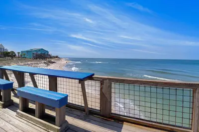 Image de 4 Bed/3 Bath North Cape San Blas Beach Front Home - Steps to the Water! !