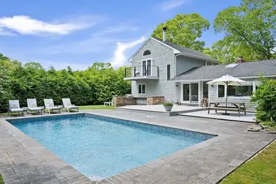 Image de Fall Escape -Bright, Contemporary Residence, Spacious Indoor and Outdoor. . .