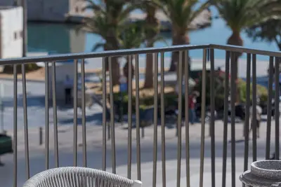 Image de V77 Seafront Lydia Suite Modernly furnished family suite with sea view