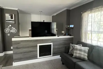 Image de Beautiful House By The Lake Not On The Lake. Not on the lake. lake is1 Mile