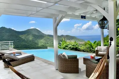Image de Upscale Penthouse Haven of peace - 3 minutes from the beach