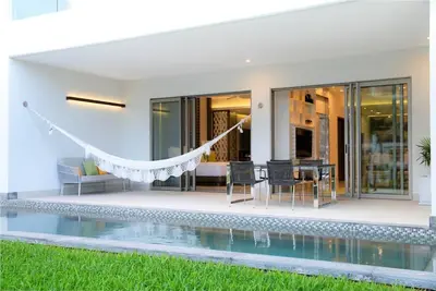 Image de luxury 5 diamond beach front villas