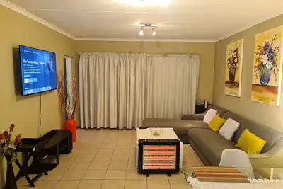 Image de The Retreat, Midrand: - Cozy 2Bed 2Bath Unit. Clean and Family friendly house