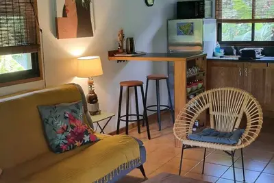 Image de Bungalow Traditionnel avec accès privé à deux minutes de la plage de sable blanc
