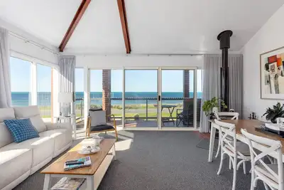 Image de Boutique luxury ocean front apartment with superb sea and island views
