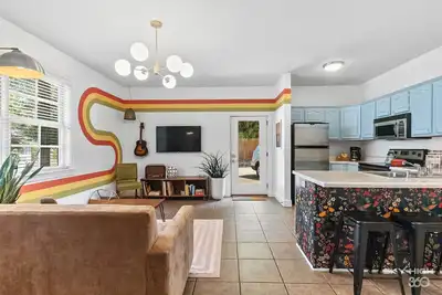 Image de Luxury King Suite - Steps Away From Dickson Street