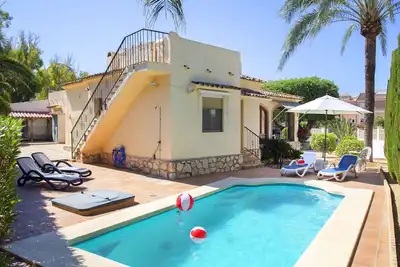 Belle maison de vacances privée avec climatisation, piscine privée, Wifi, Tv, terrasse, parking