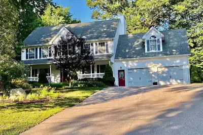 Image de Perfect home for adventure! 2mi to Foxwoods, 15 min to Mystic, tour Ct WineTrail