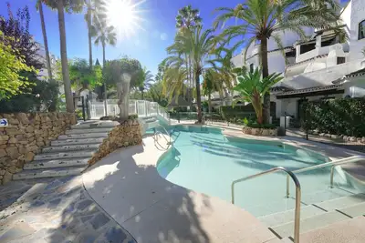 Image de Bord de mer confortable 2 chambres au rez-de-chaussée avec chill out Terrasse 2