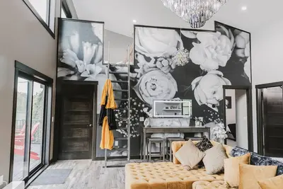 Image de Luxe Farmette Home Nestled on 40 Alluring Acres