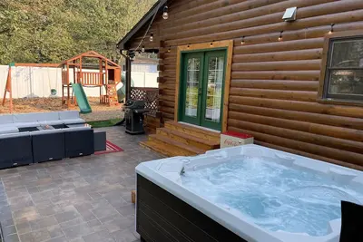 Image de New! Luxury beautiful cabin with New Hot tub and🏔