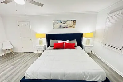 Image de 🏡 Sleeps 12. Newly Reno House with 4 bedrooms