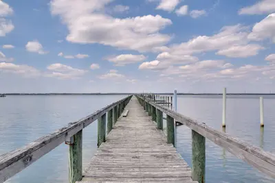 Bayfront Chincoteague Getaway w\/ Fire Pit!