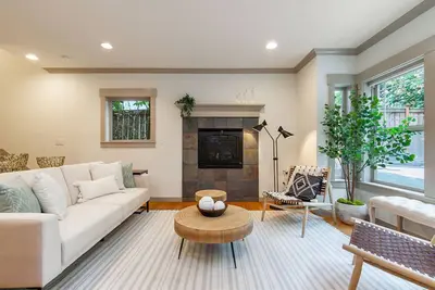 Image de Perch - City Oasis: Spacious, Cozy Home w/ Parking & Sunroom