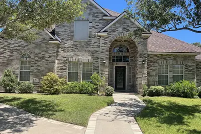 Image de Beautiful and Spacious Home-Just minutes from beaches