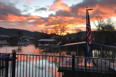Image de Clearlake Lakefront Getaway