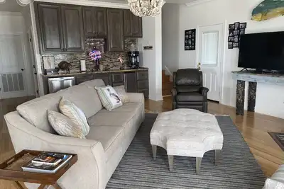 Image de 4 floor costal home - large outdoor entertainment & cooking area  - pool splash