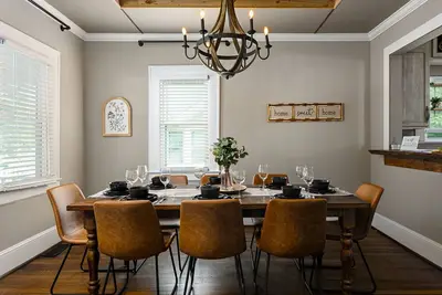 Image de The Farmhouse Retreat near Furniture Mkt and Hpu