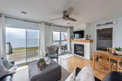 Image de Welcome to Selkirk Oasis - Your Lakefront Getaway!