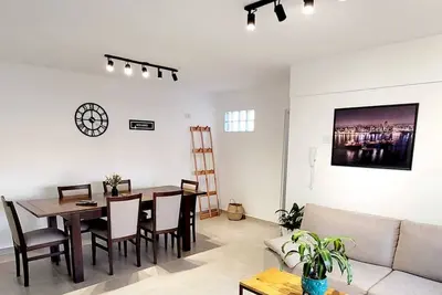 Image de New apartment, bright, 3 bedrooms, downtown