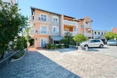 Image de Appartement de vacances Vodice pour 1 - 5 personnes avec 1 chambre à coucher - Maison jumelée