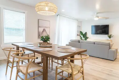 Image de *New 4 bdrm home* minutes from Jax Intl. airport!
