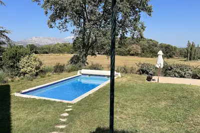 Image de Villa familiale paisible avec vue et piscine Ă Aix-en-Provence