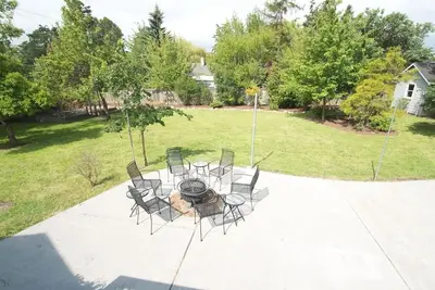 Image de *Dyer House* Min fees, 5br/2ba Near Downtown/Beach, Family and Dog Friendly