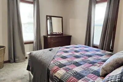 Image de Cozy 2 Bedroom close to Cannon Valley Trail