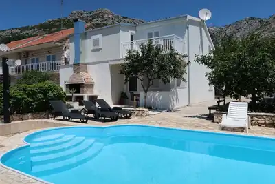Image de Maison de vacances privée avec piscine, Wifi, climatisation, Tv, terrasse, animaux admis, parking