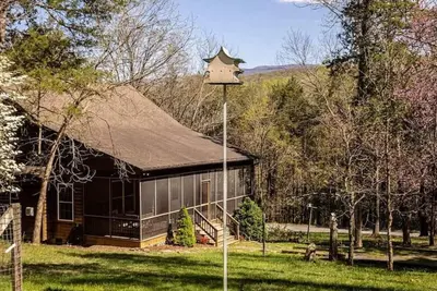 Image de Cozy Cabin w/ Indoor Fireplace & Tranquil views