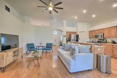 Image de Sunny Brandon Getaway w\/ Fire Pit!