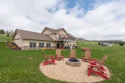 Image de 6br Luxury Lakeside Escape w/ Indoor Pool