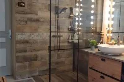 Image de Villa dans cadre paisible avec piscine et spa pour 6/8 personnes