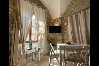 Image de Atypical Sheepfold in the old city of Mornas