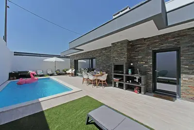 Image de Modern House w/Private Heated Pool, Interior garden & Parking - Casa do Sul