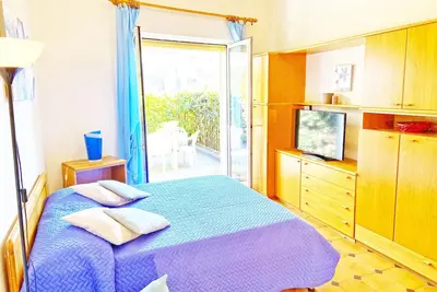 Apartment 50 metres from the Sea with private garden