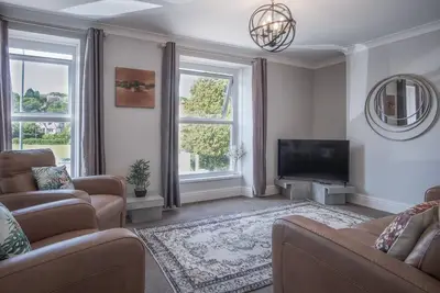 Image de Langland Road - 2 Bedroom Town House - Mumbles
