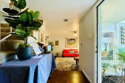 Image de Artists Condo Game Room Patio near Uc Med Center