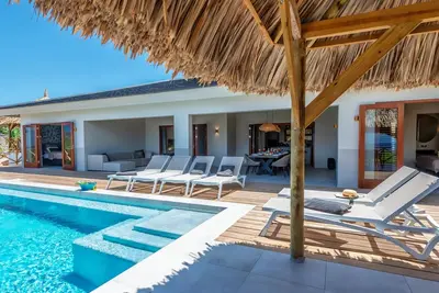 Image de Brand new luxurious villa with bay and mountain view